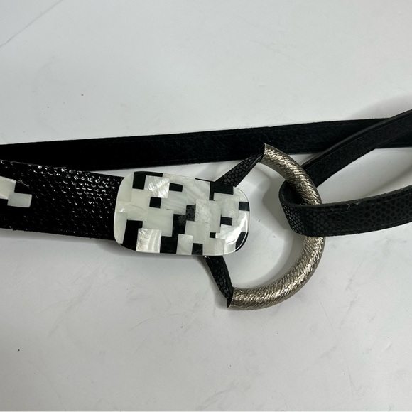 Vintage  Lucite black and white buffalo one size fits all Velcro closure belt - Picture 4 of 5